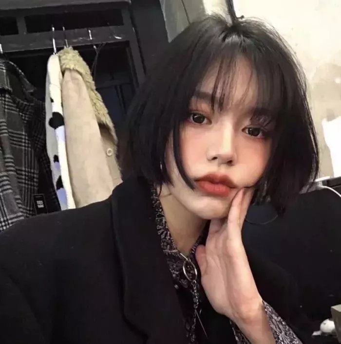 蓝色嘴巴的脸